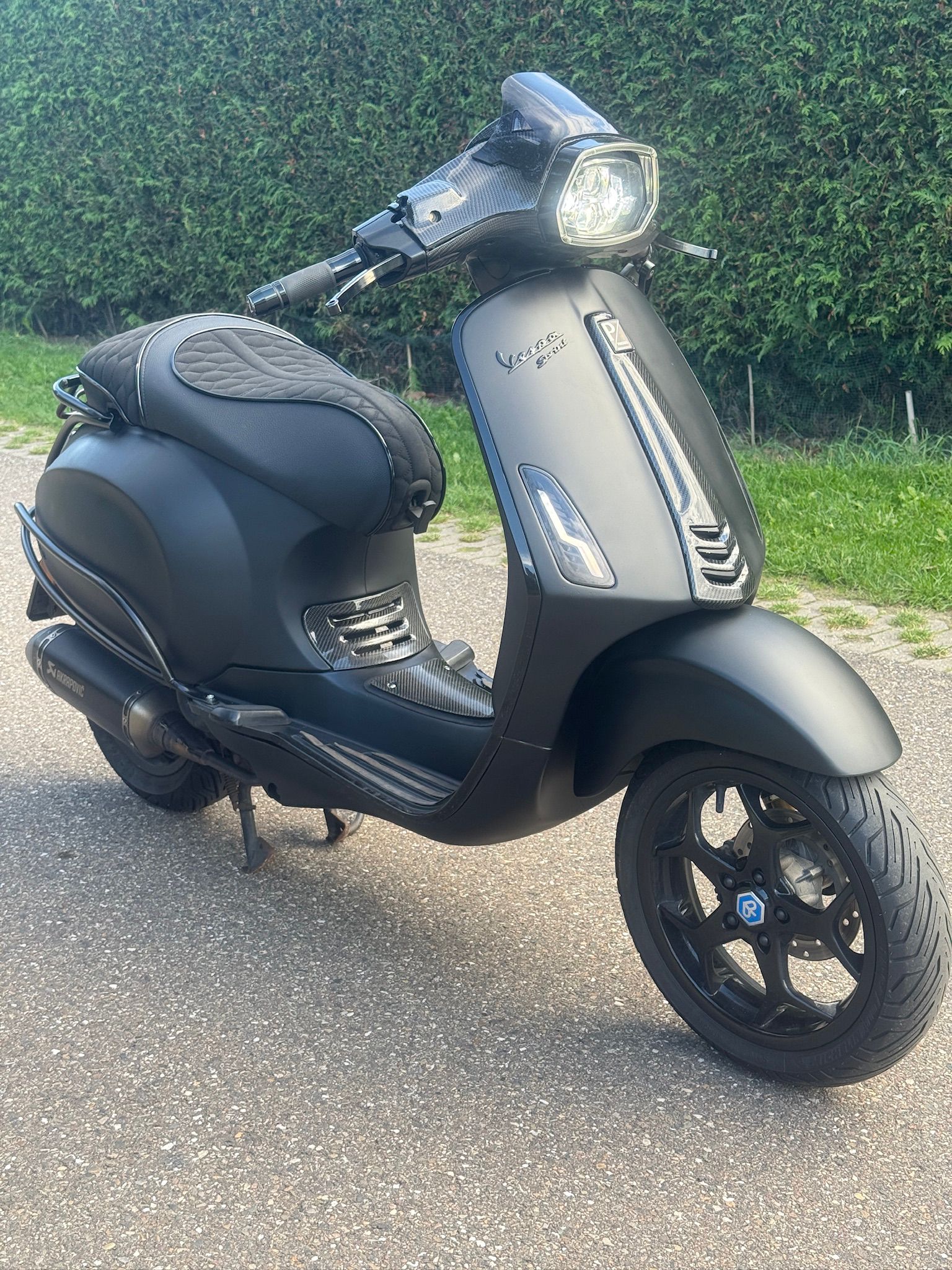 Vespa Sprint/Primavera - Matte Black Performance Edition
